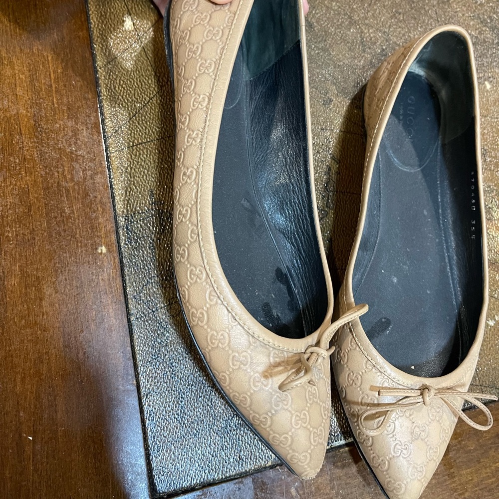 Gucci flats size 35.5